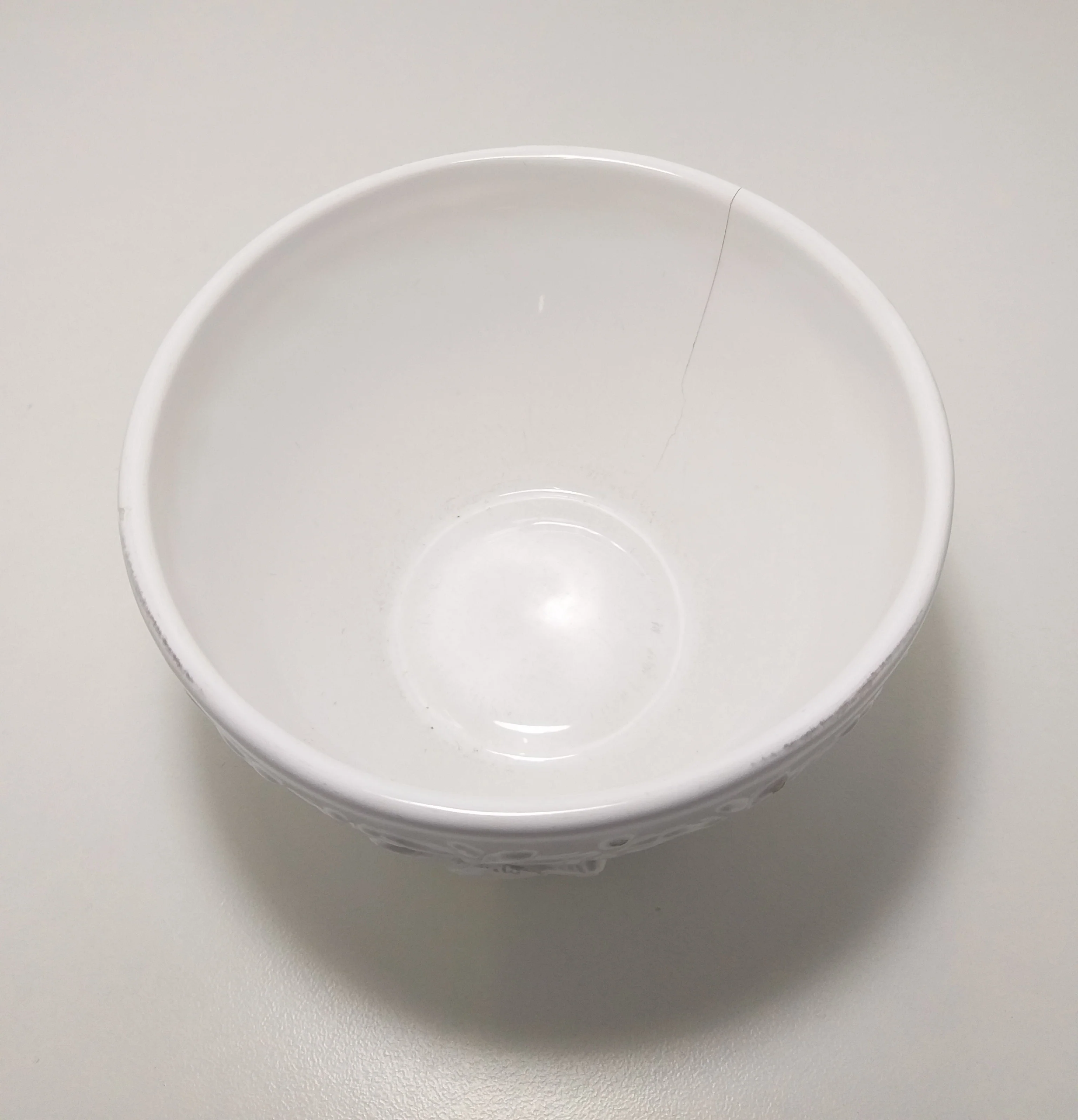 White Country House Bowl With Embossed Flower & Chicken Detail - Image 3