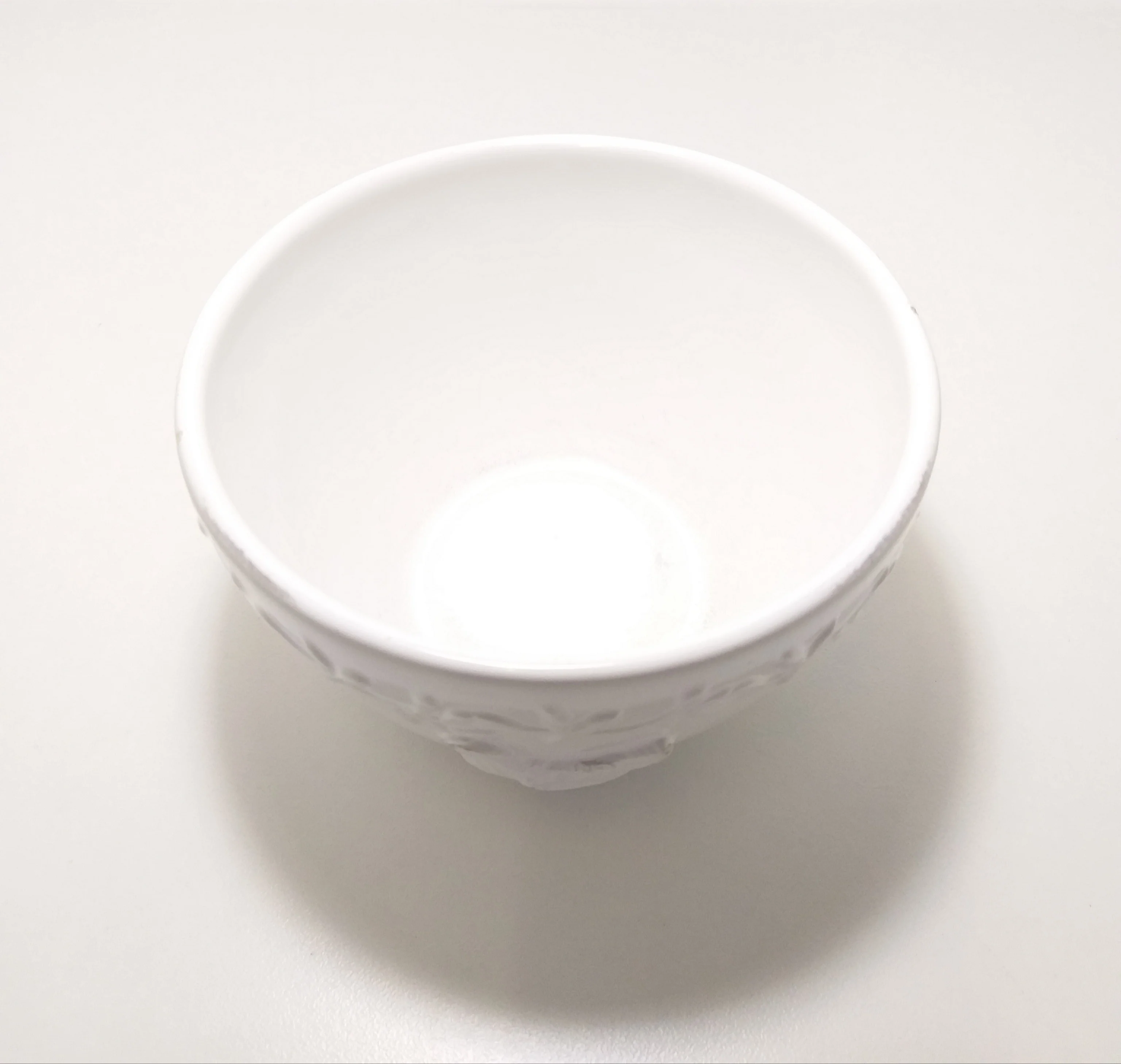 White Country House Bowl With Embossed Flower & Chicken Detail - Image 4