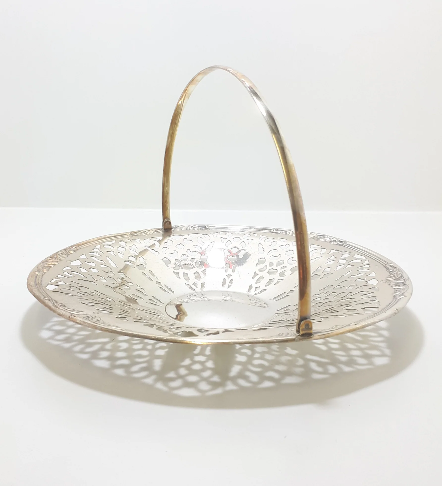 Yeoman EPNS Silver Plated Reticulated Pierced Metal Basket With Swing Handle - Image 4